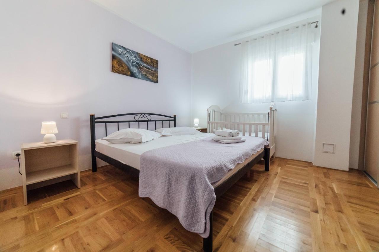 Villa Lidija オミシュ エクステリア 写真